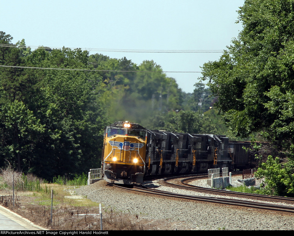 UP 4029 leads NS train 189 